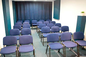 Salas de reuniones formato teatro