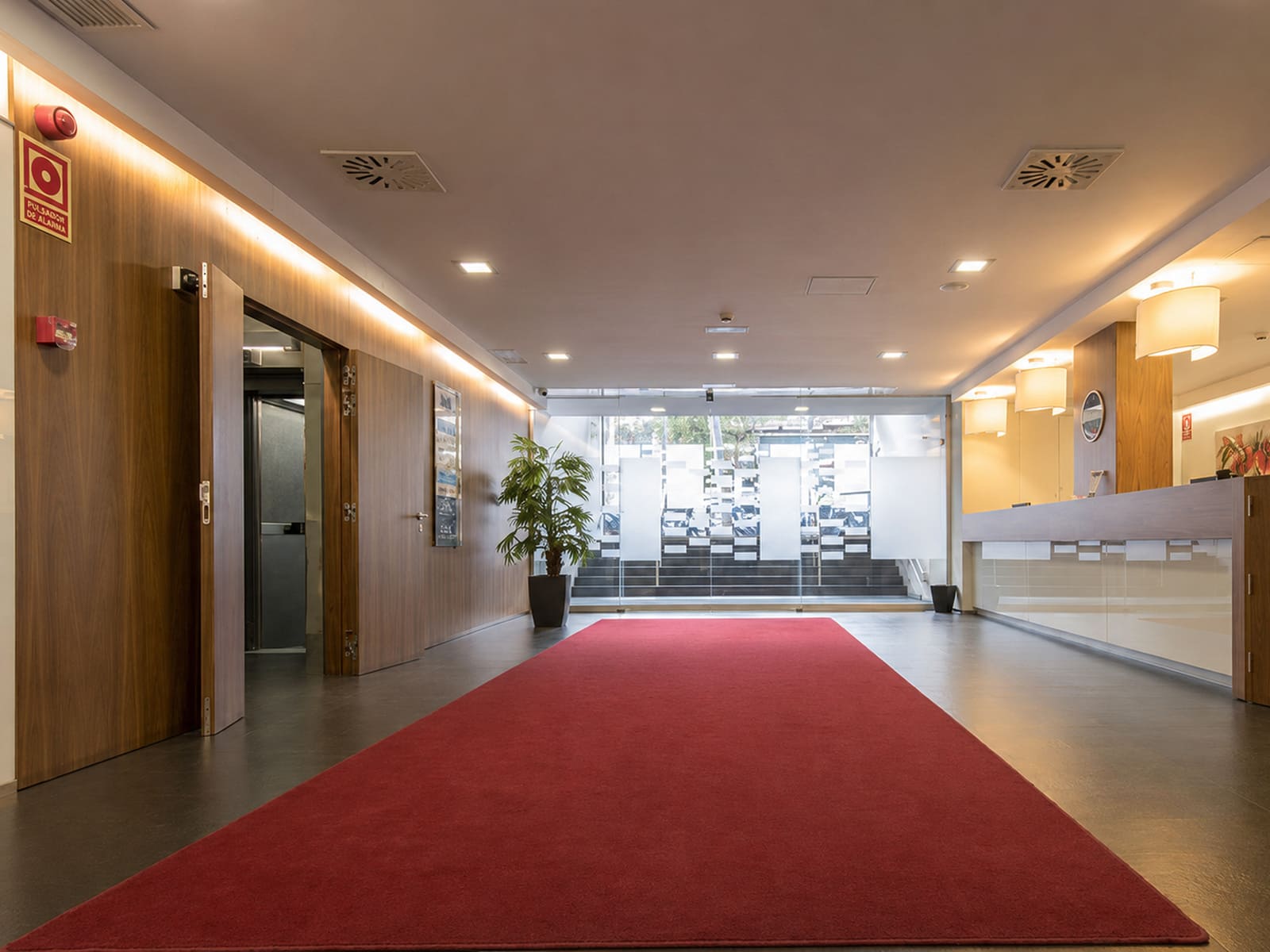 centro-negocios-sbc-tarradellas-recepcion-barcelona