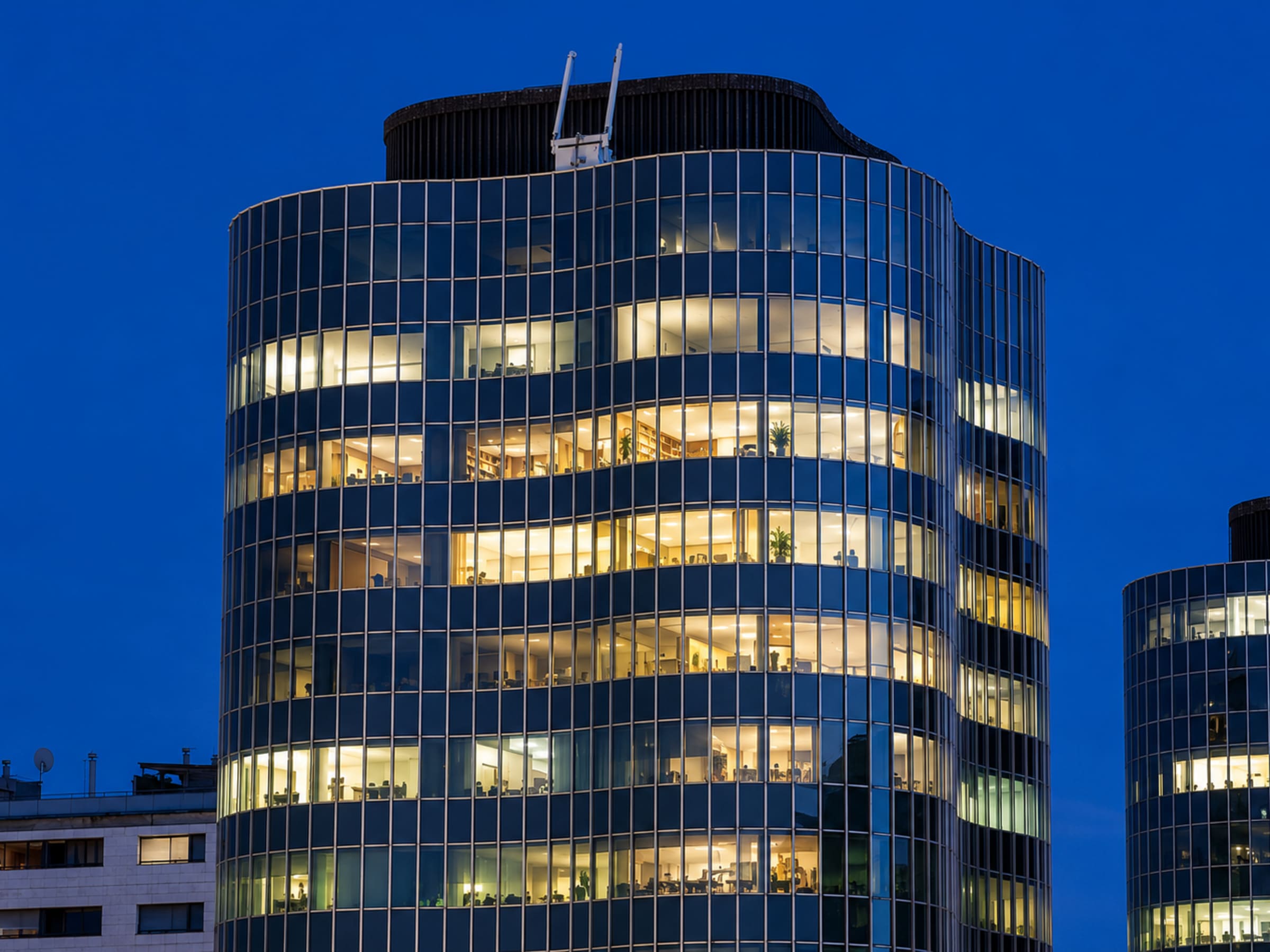coworking-barcelona-sbc-diagonal-trade-edificio-nocturno