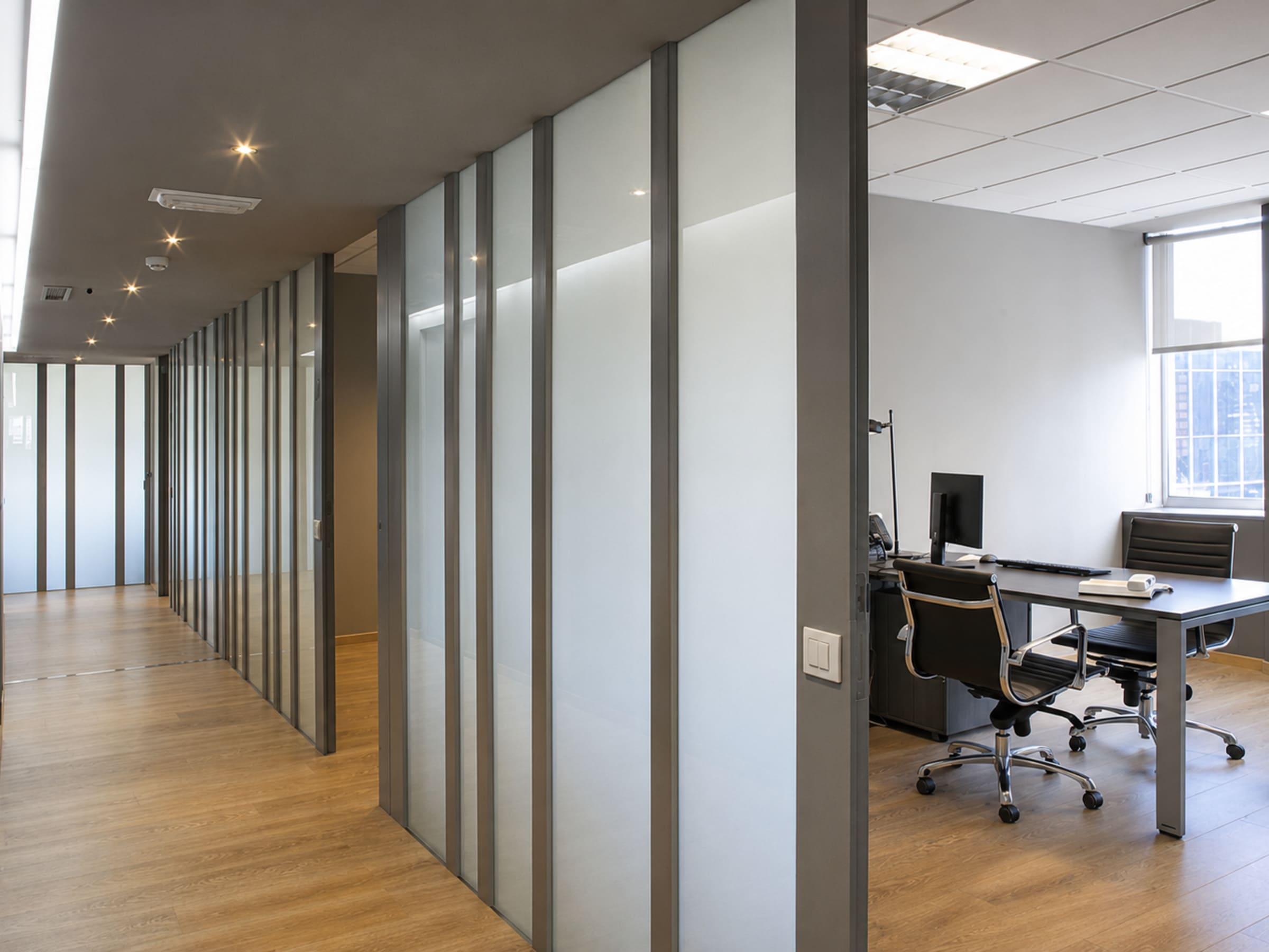 coworking-barcelona-sbc-diagonal-trade-pasillo-despacho