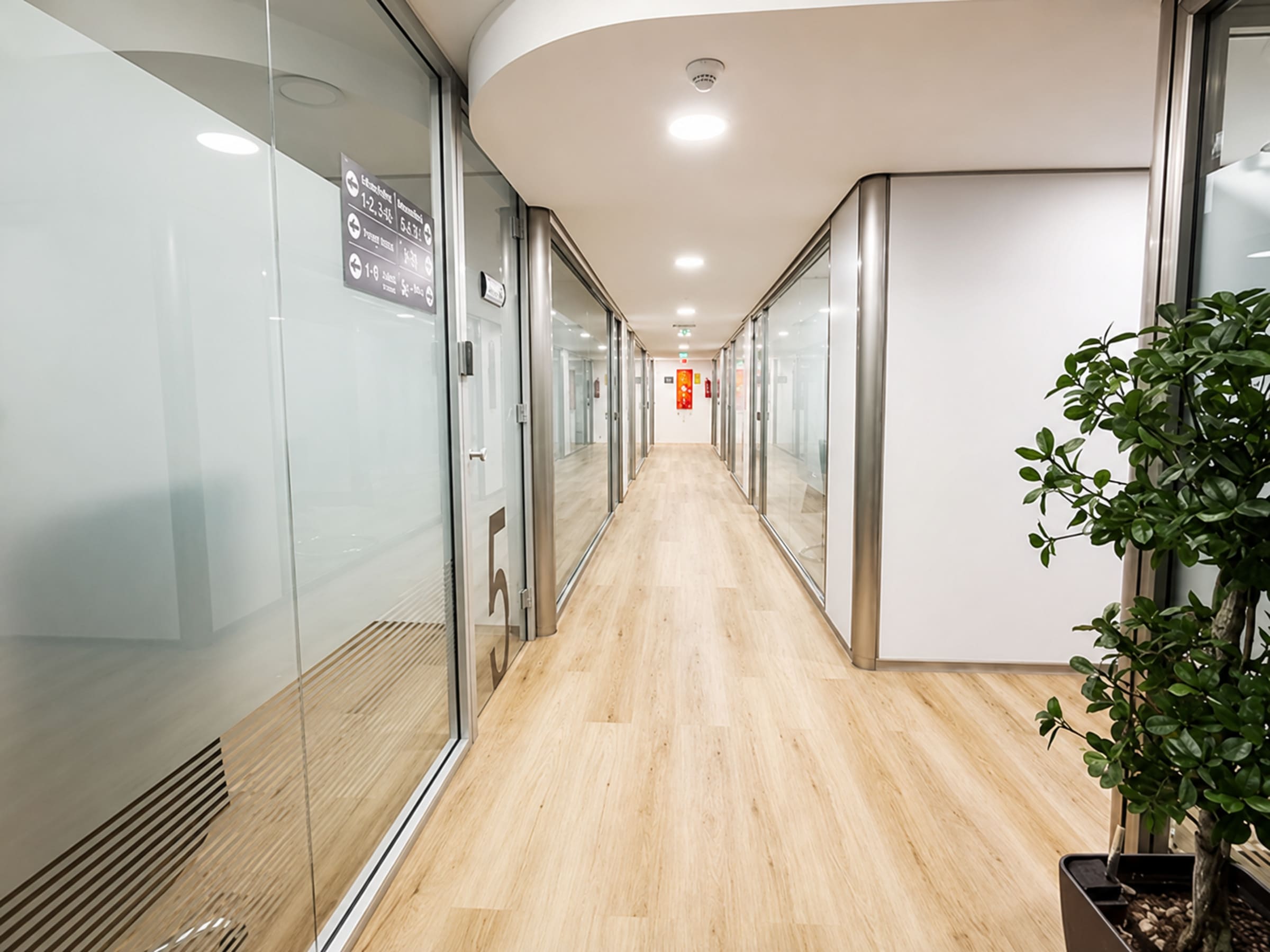 coworking-barcelona-sbc-diagonal-tuset-pasillo-oficinas